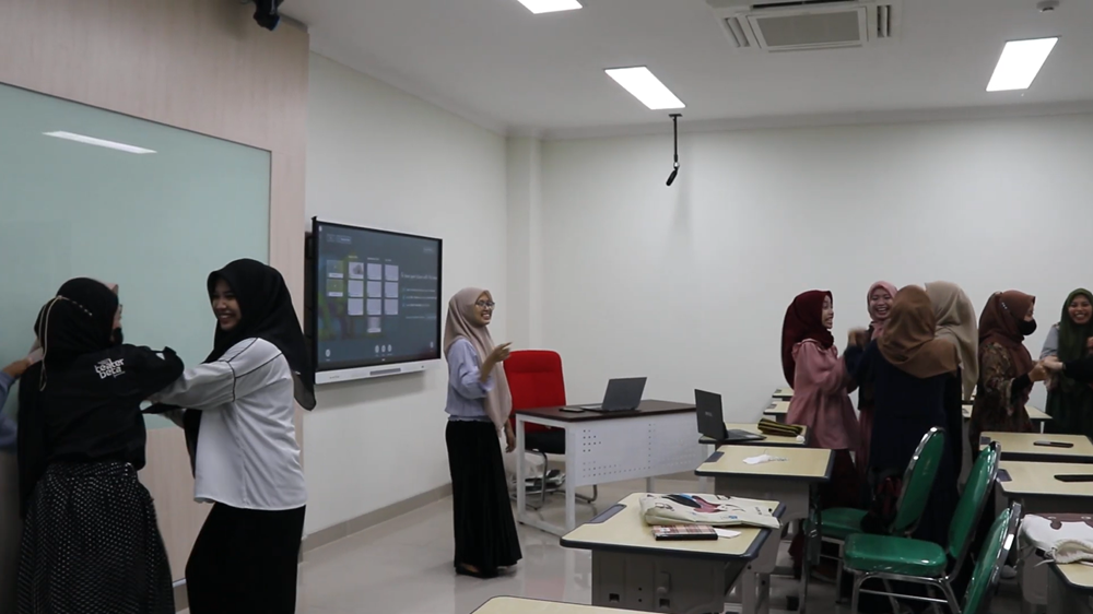 Kegiatan micro teaching mahasiswa PGMI