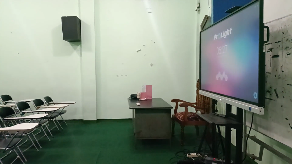 Ruang kelas dengan dukungan media pembelajaran