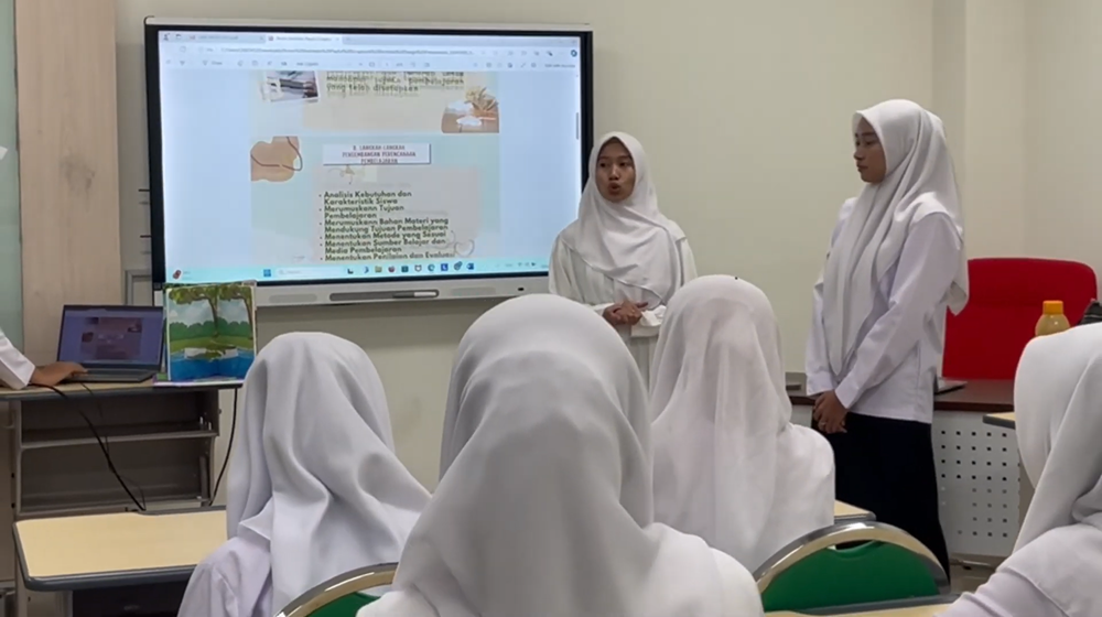 Suasana ruang kelas PGMI yang kondusif