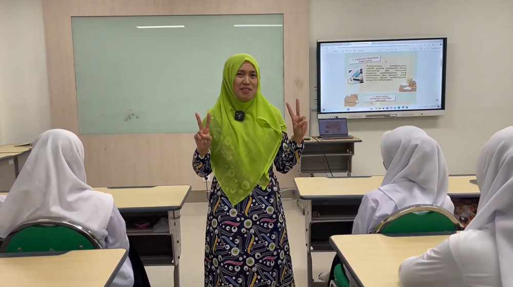 Simulasi pembelajaran di ruang kelas PGMI